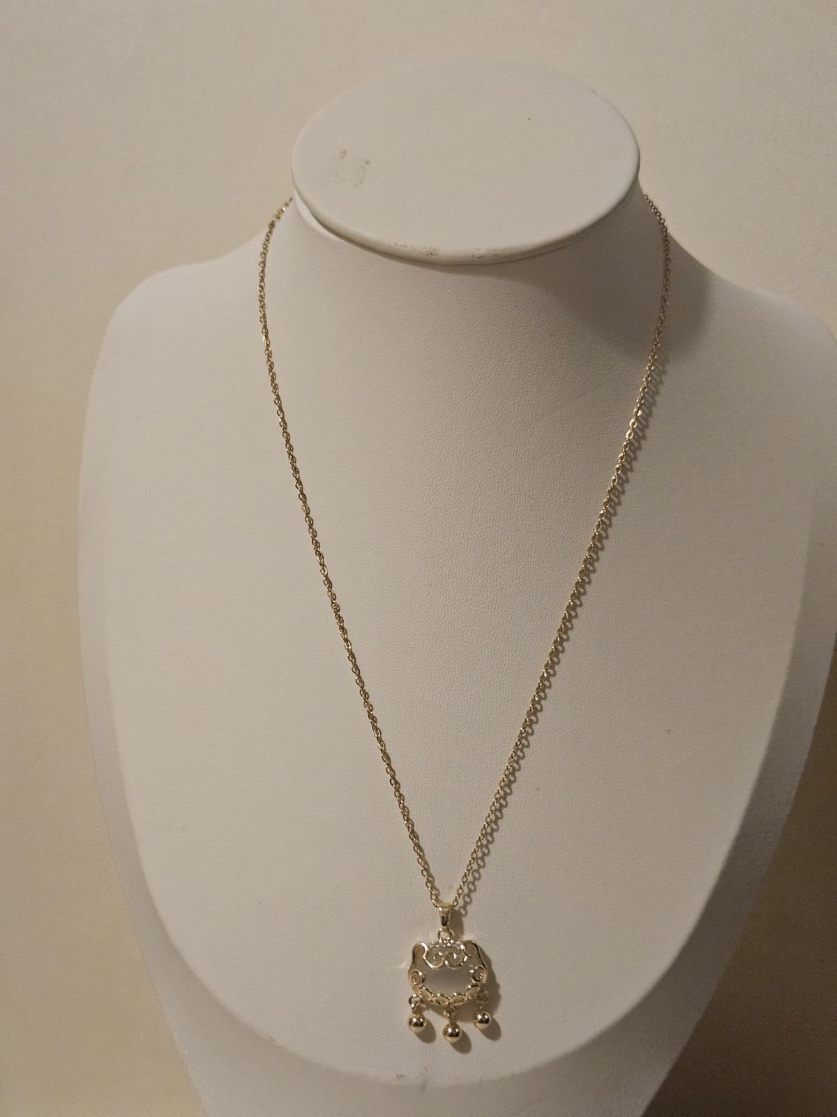 Gold Tone Figaro Link Chain Necklace, Metal Chain Style, No Main/Secondary Stone