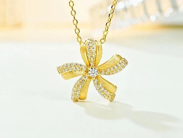 2Ct Round Cut Simulated Diamond Women’s Flower Pendant In 14K Yellow Gold Plated