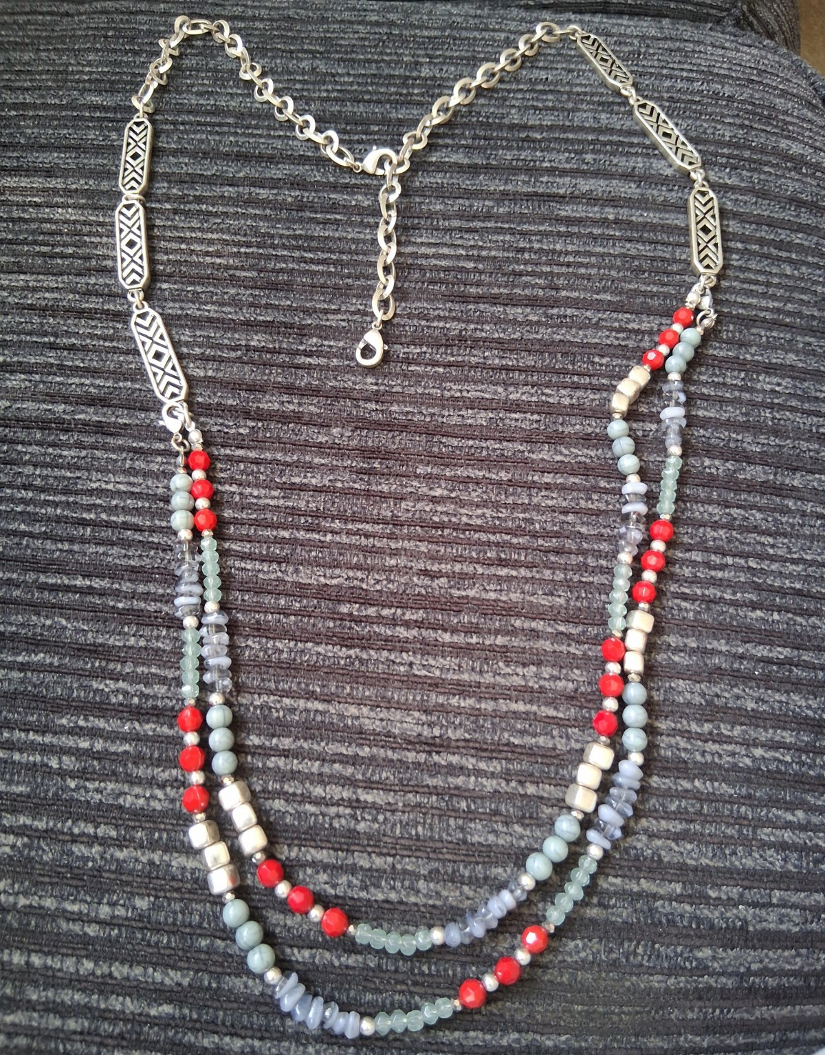 Premier Designs Beaded Necklace Red Blue Gray Beads Silver Tone Chain Lobster Cl