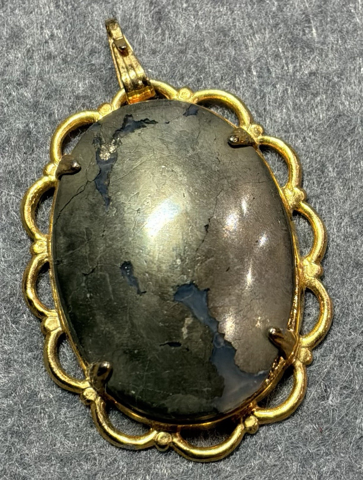 Gold Tone Oval Gray Stone Pendant, Scalloped Frame, Prong Set