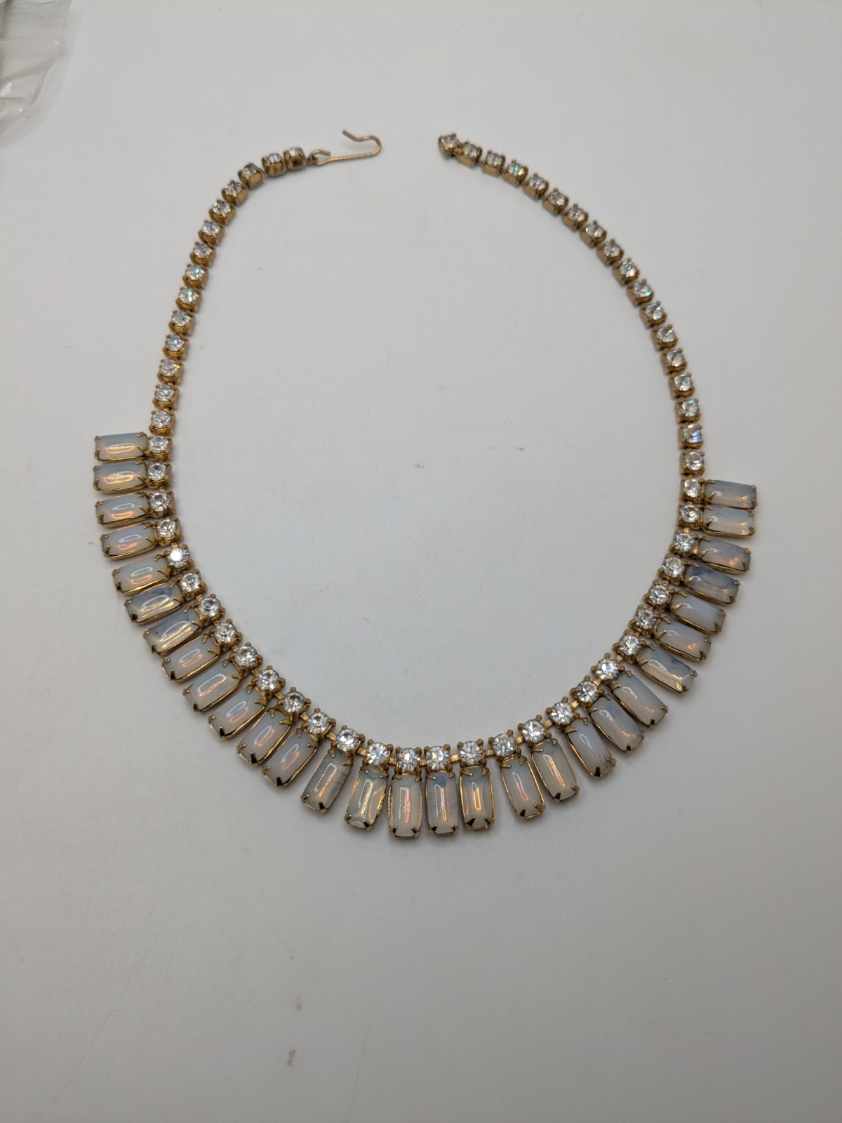 Vintage 60s D & E Juliana Opal Glass & Aurora Borealis Rhinestone Necklace 15″