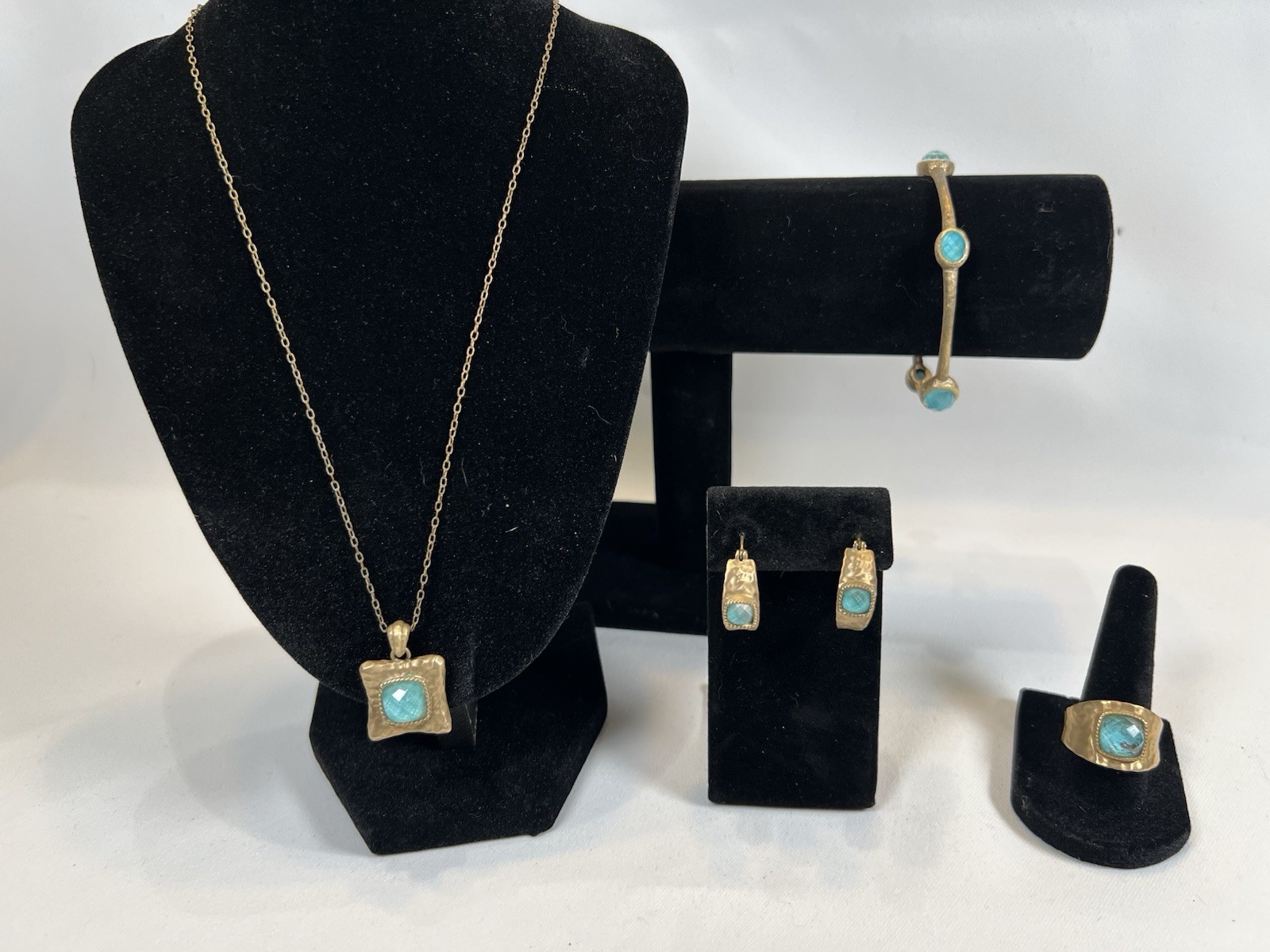 Prime Art And Jewel Necklace Bracelet Earrings And Ring Set Blue Glass BB