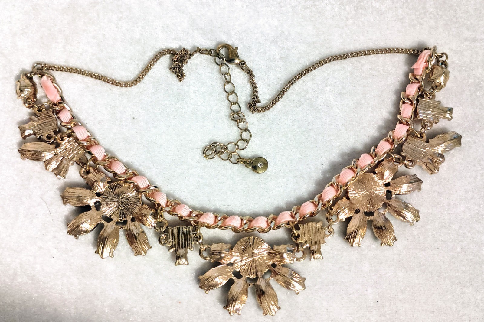 LIZ CLAIBORNE METAL & ACRYLIC RHINESTONE BAROQUE STYLE BIB NECKLACE *MINT*