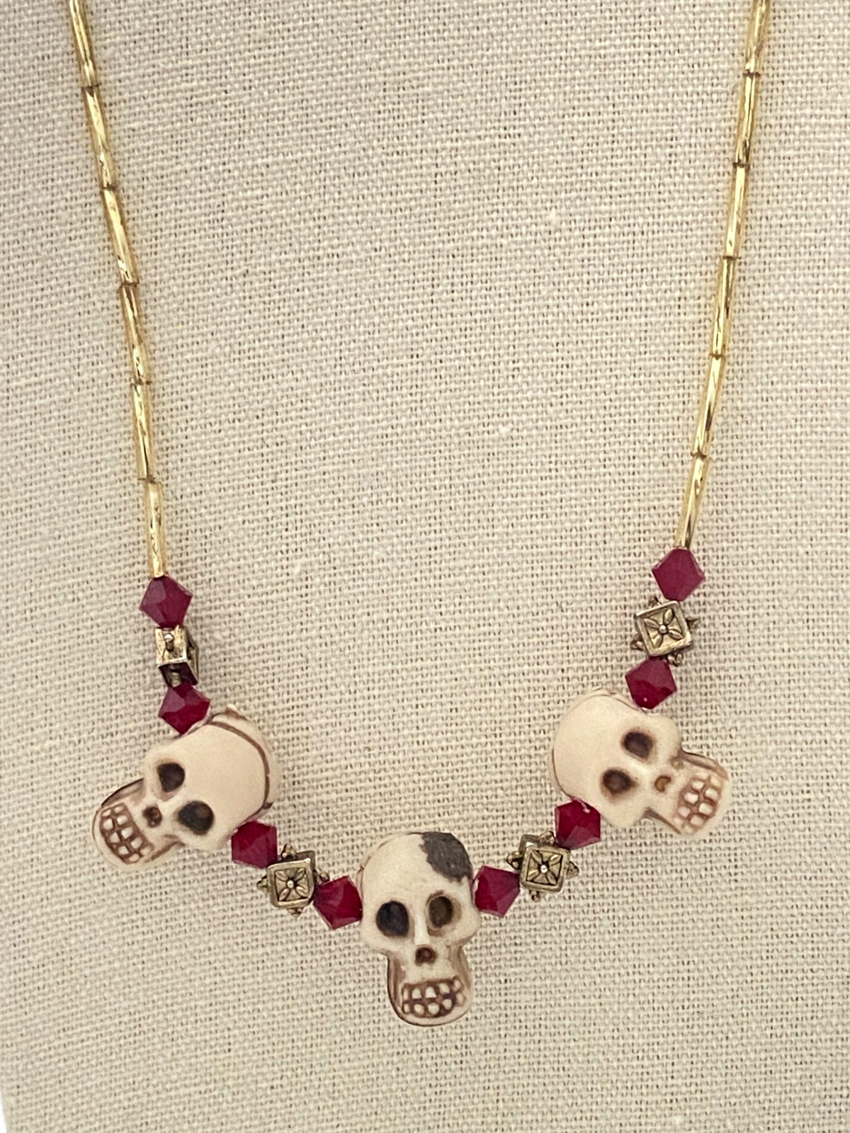Red & Gold Glass Bead Beaded SKULL Necklace 23″ Creepy Halloween