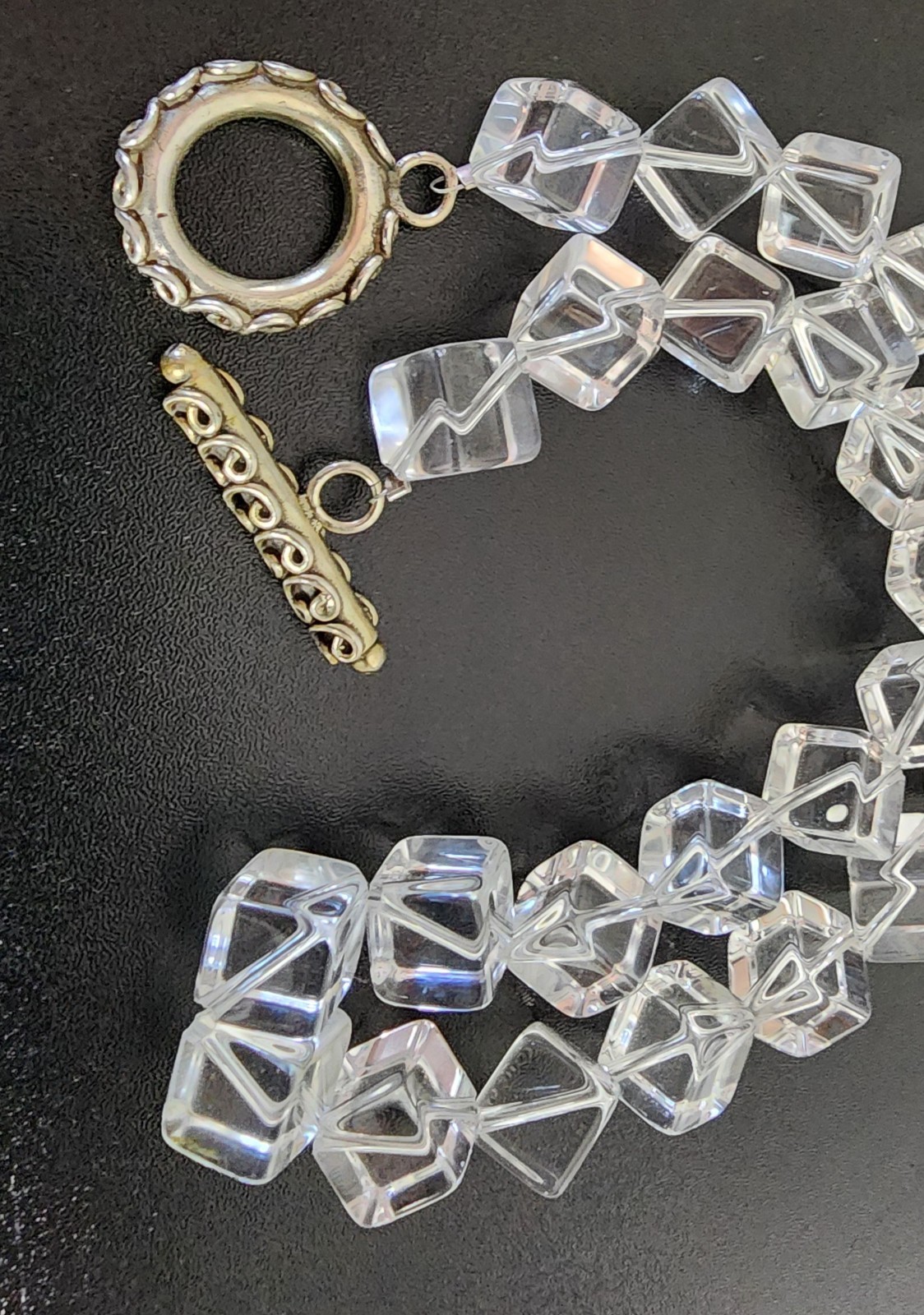 Vintage necklace of faceted glass cubes with a silver clasp. 40 cm long.