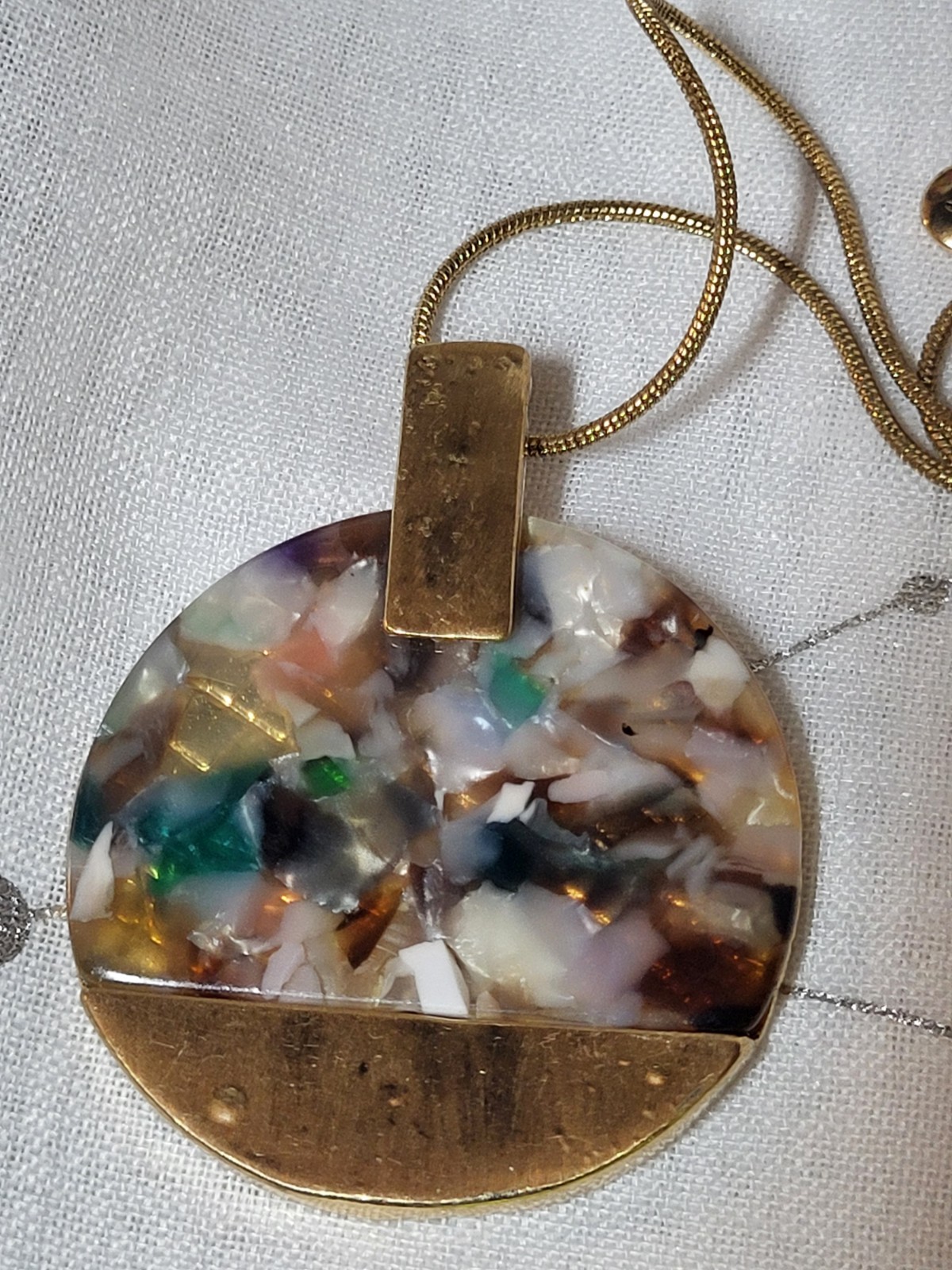 Versona Gold Tone Multicolor Statement Round Pendant Necklace Adjustable 17 inch