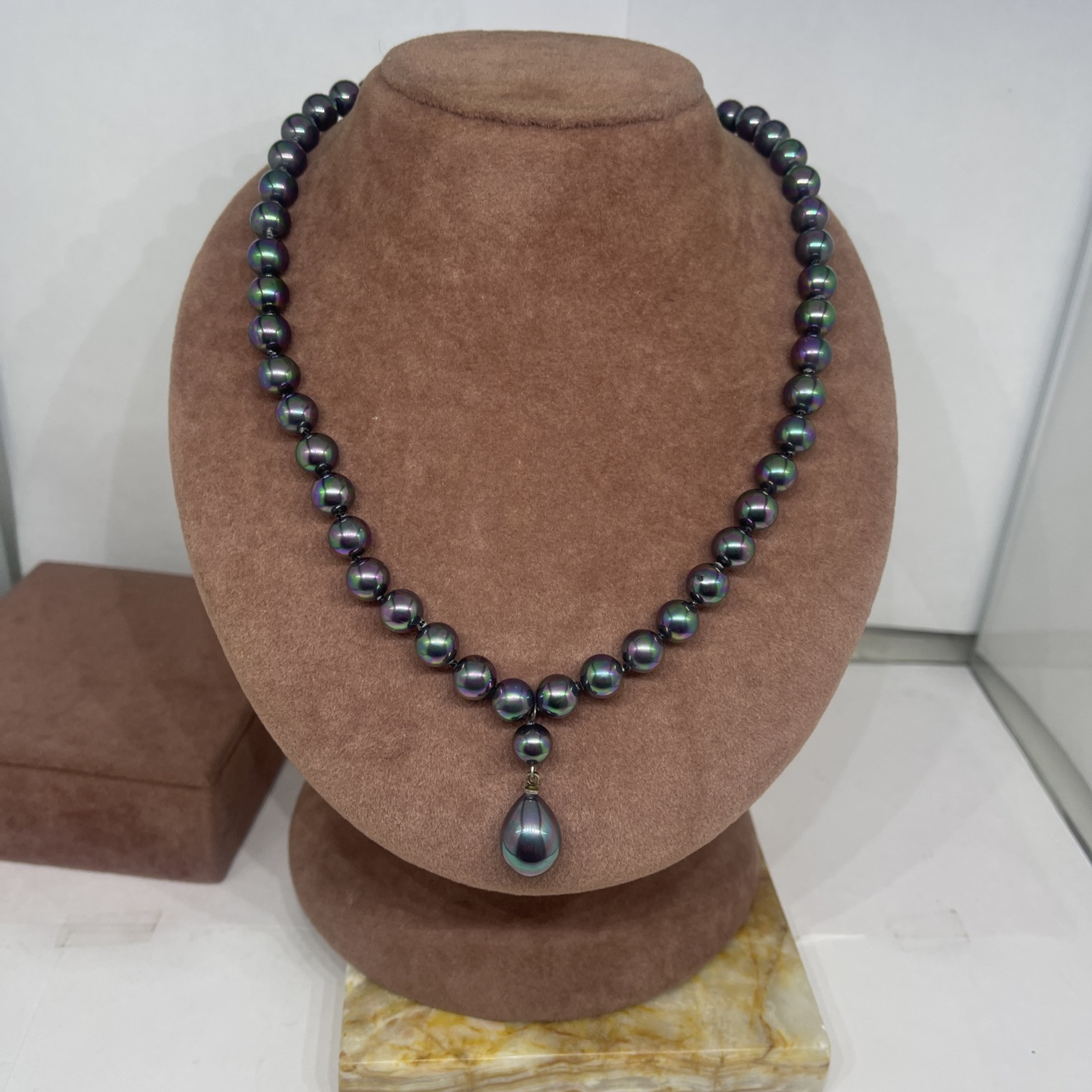 18inches She’ll Base Black Pearl Necklace With Nice Pear Shape Drop .