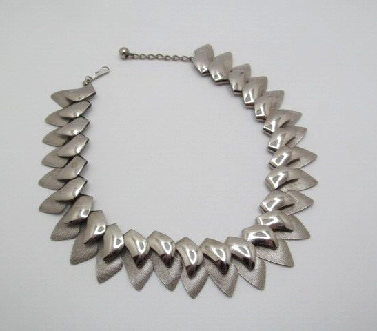 Vintage Napier Silver Tone Shiny & Texture Fold Over Spike Bold Necklace