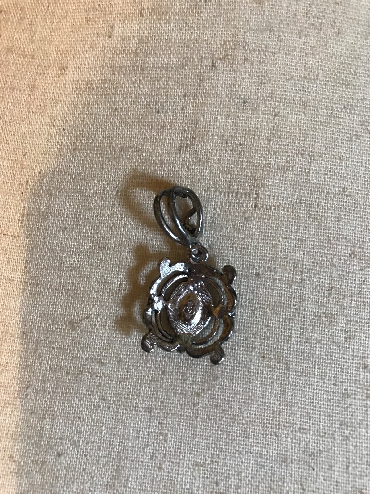 VINTAGE SILVER TONE SQUARE PENDANT WITH OVAL BLACK STONE AND NO CHAIN