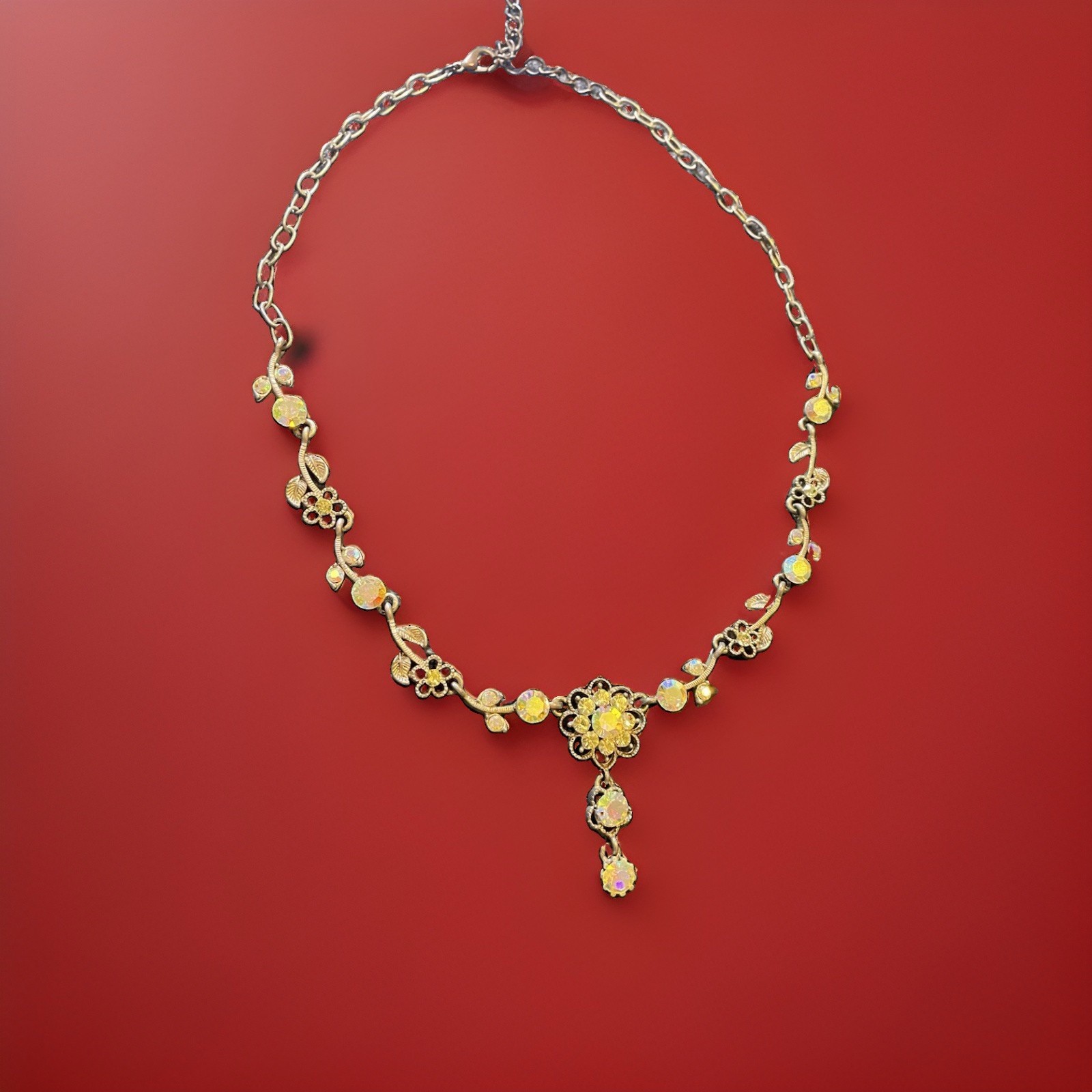Vintage Gold Tone Cable Chain Necklace Floral Crystal Dangle Charm Pendant