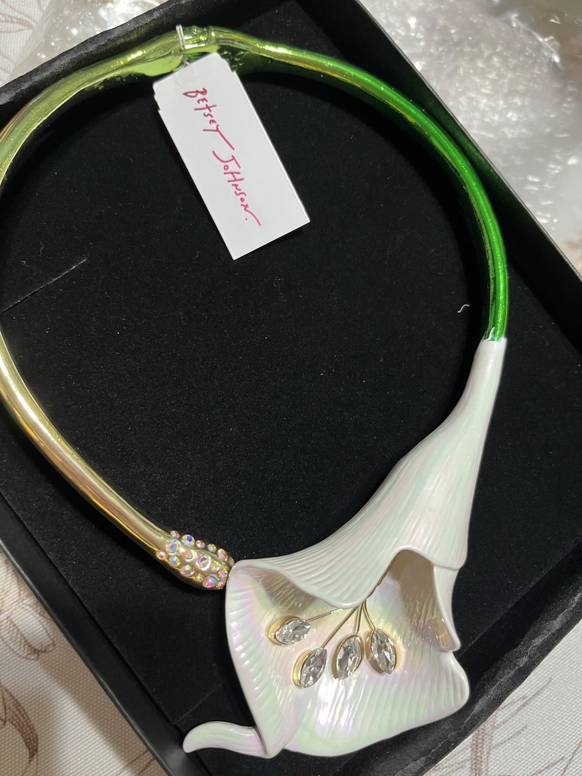 Betsey Johnson Elegant White Gold Floral Calla Lily Statement Necklace NWT