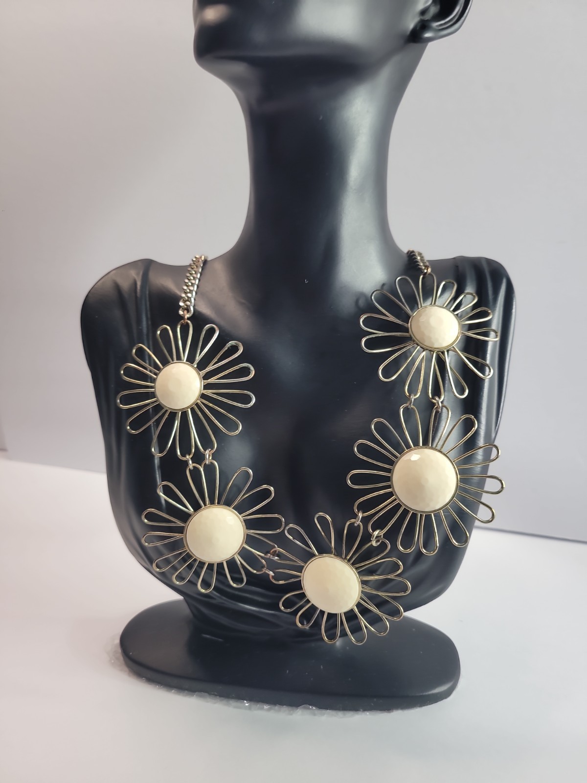 Gold Tone Daisy Flower Statement Necklace Cream Cabochon Floral Retro Mod