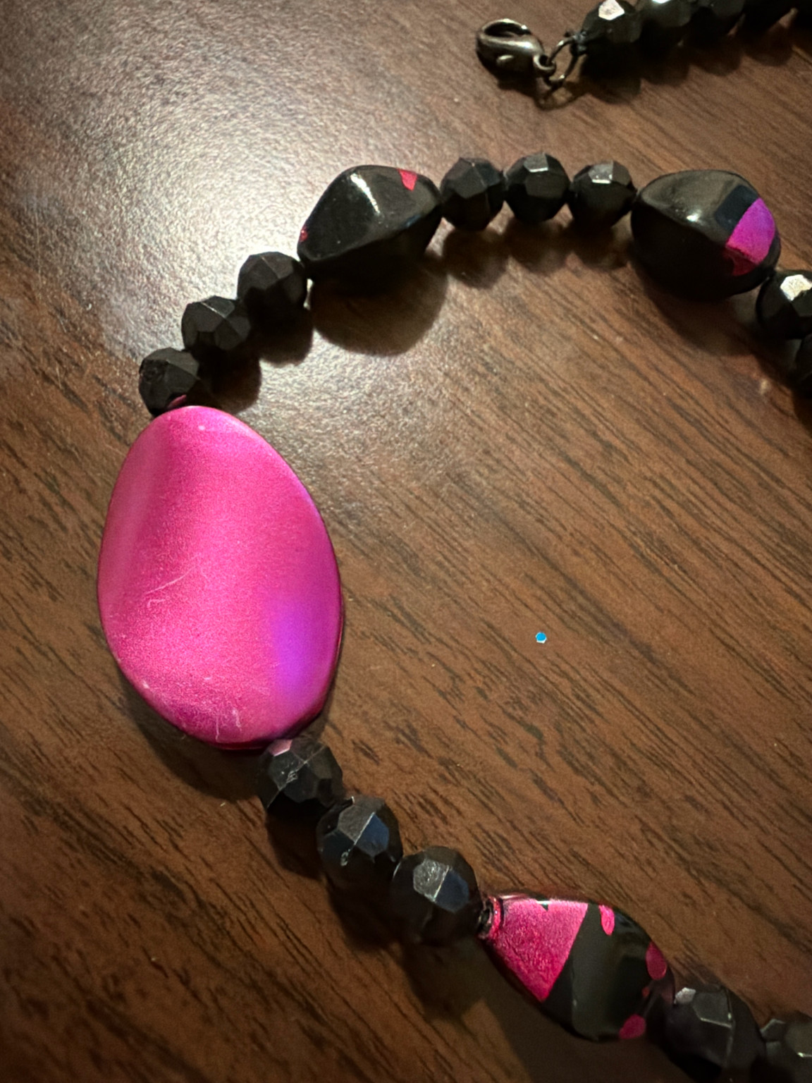 Fun, bold vintage beaded necklace. Faceted acrylic, metal and resin beads.